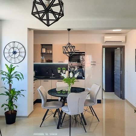 Enjoy Pula - New Apt With Terrace And Free Parking Garage 外观 照片