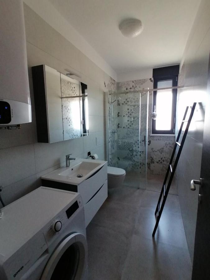 Enjoy Pula - New Apt With Terrace And Free Parking Garage 外观 照片