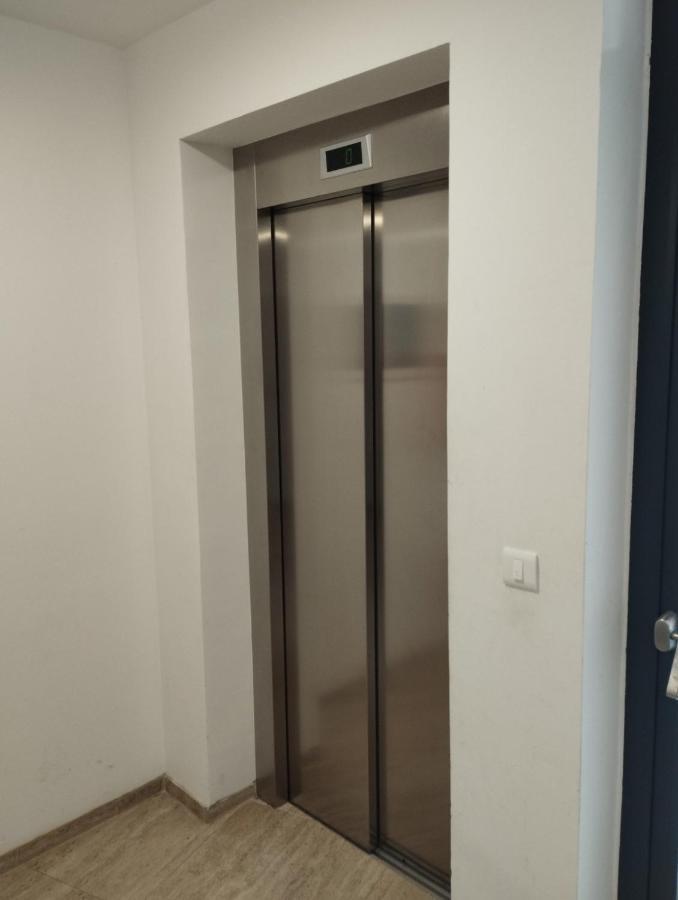 Enjoy Pula - New Apt With Terrace And Free Parking Garage 外观 照片