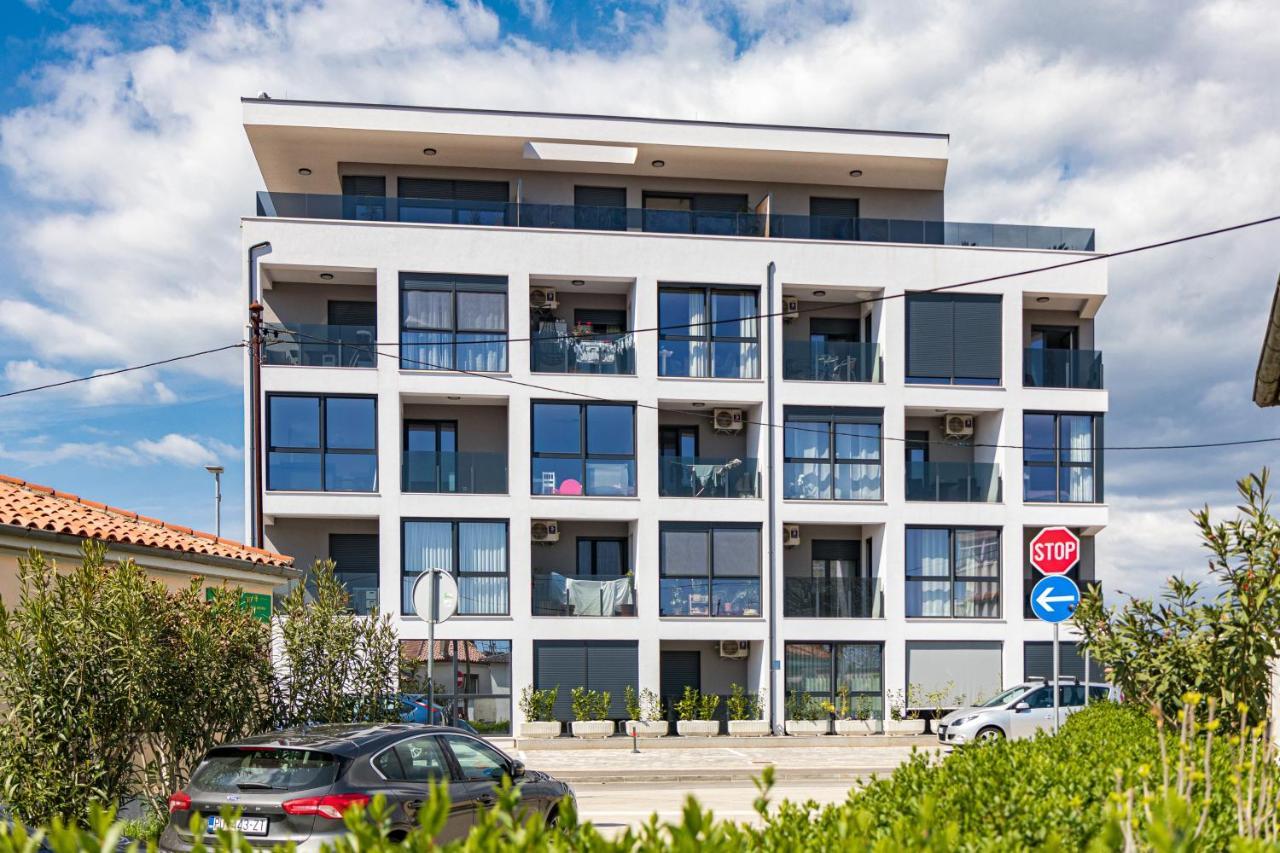 Enjoy Pula - New Apt With Terrace And Free Parking Garage 外观 照片