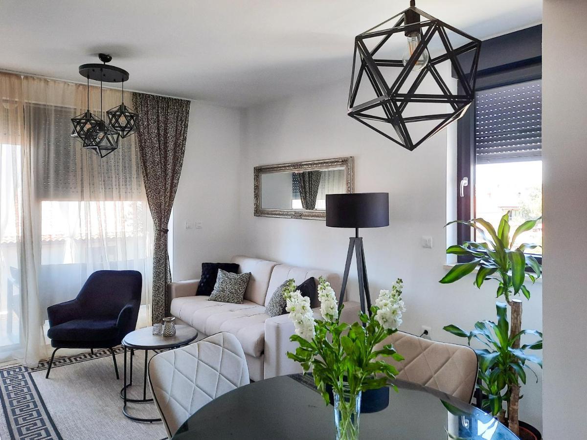 Enjoy Pula - New Apt With Terrace And Free Parking Garage 外观 照片